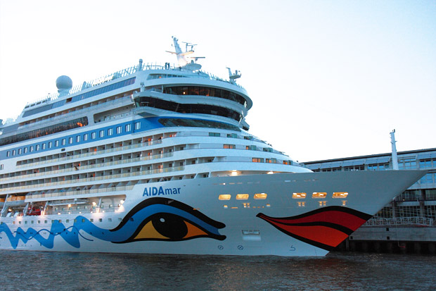 Die "AIDAmar" läuft am Samstag als erstes Schiff der Flotte 2016 in Hamburg ein.
