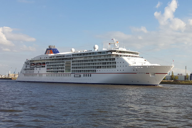 Die Europa 2 im Hamburger Hafen