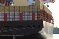 Containerschiff fährt gegen Felsen