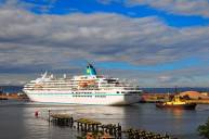 Das Traumschiff zum Werftaufenthalt in Hamburg