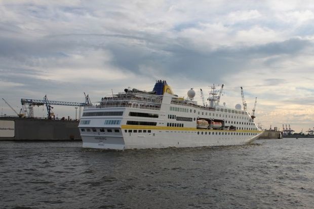 Die "MS Hamburg" im Hamburger Hafen