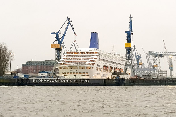 Die MS "Oriana" am 13.01.18 im Dock 17 bei Blohm+Voss in Hamburg