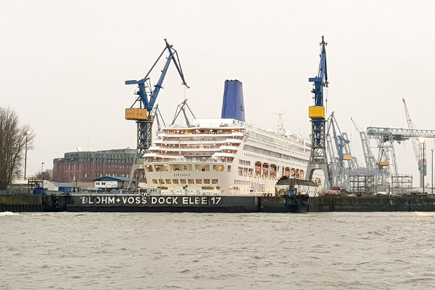 Die MS "Oriana" am 13.01.18 im Dock 17 bei Blohm+Voss in Hamburg Die MS "Oriana" am 13.01.18 im Dock 17 bei Blohm+Voss in Hamburg
