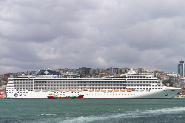 Die MSC Divina im Hafen von Istanbul